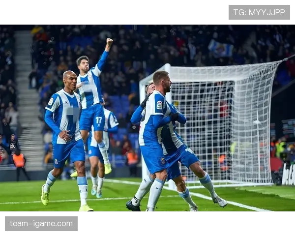 西甲迎来阵容大洗牌，新星崛起点燃未来希望