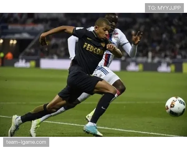 姆巴佩展现潜力,2017年在摩纳哥崭露头角,开启足球新纪元的表现值得关注 姆巴佩展现潜力,2017年在摩纳哥崭露头角,开启足球新纪元的表现值得关注